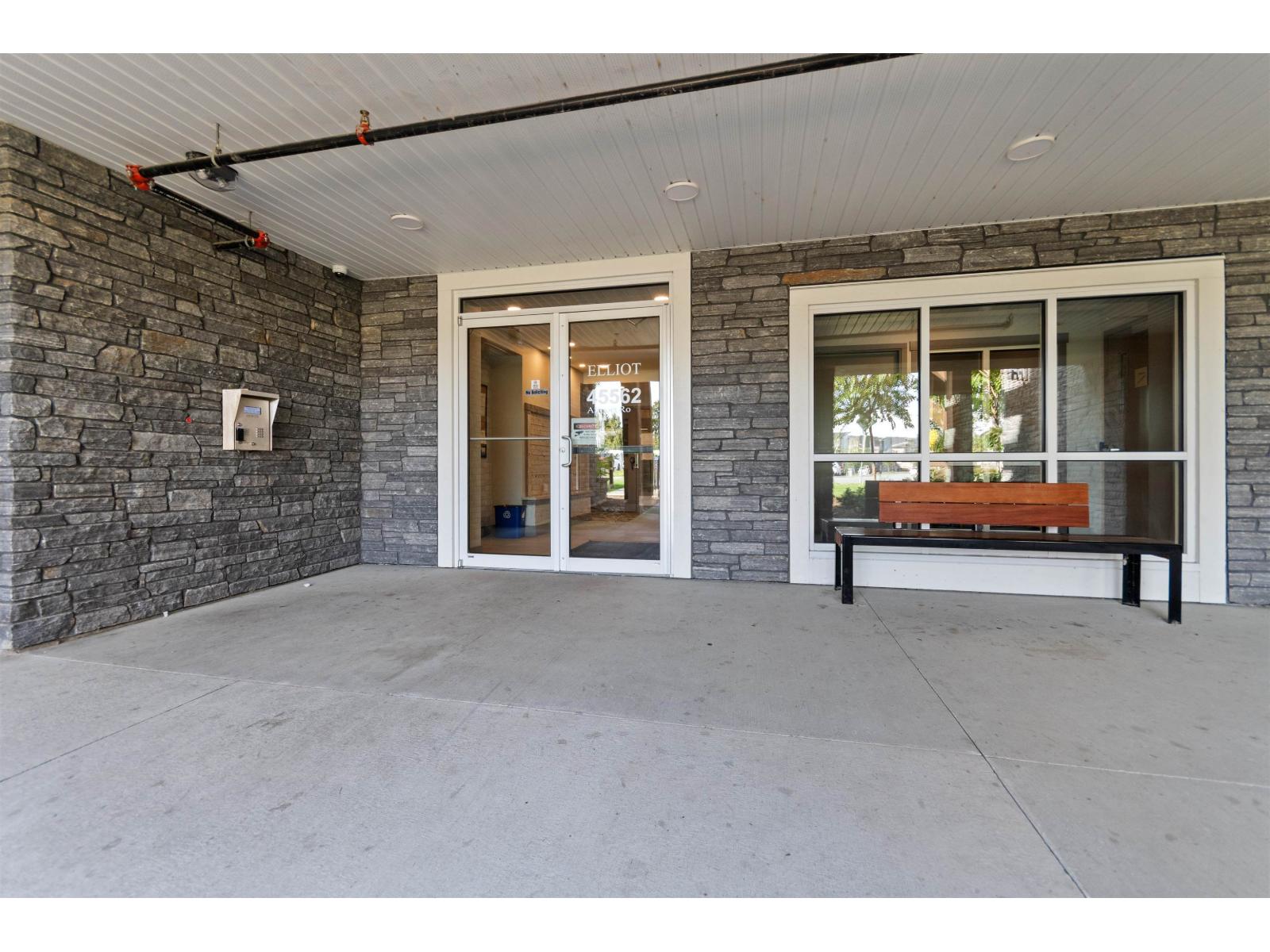 504 45562 AIRPORT ROAD|Chilliwack Proper South