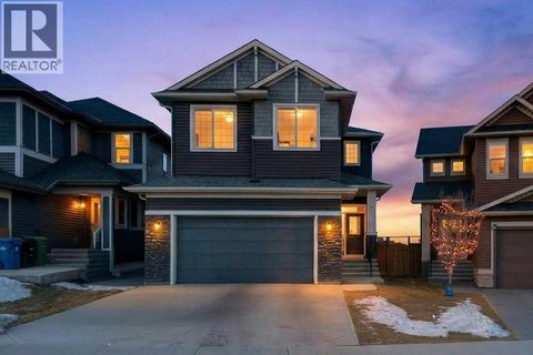 139 Evansglen Circle NW Calgary AB T3P0W8