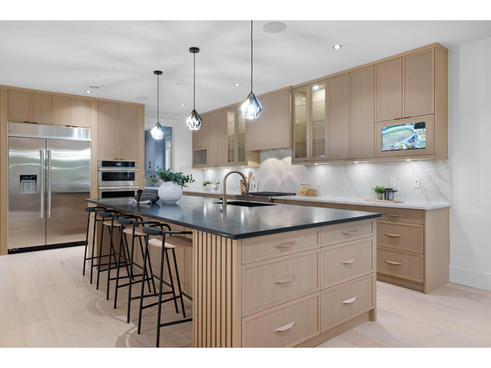 13915 BLACKBURN AVENUE