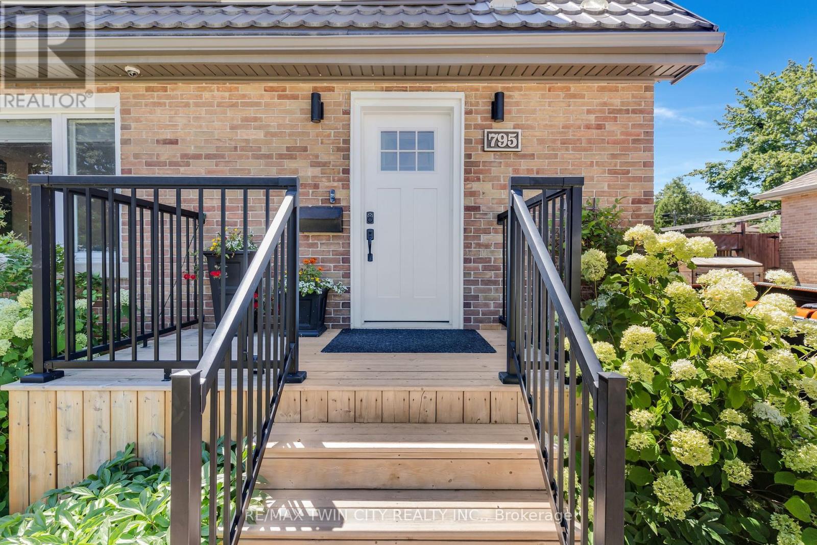 795 ROCKWAY DRIVE