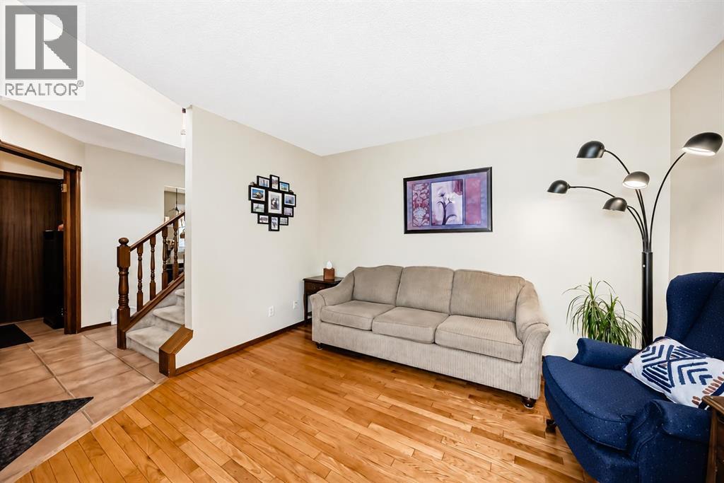 232 Macewan Ridge Close NW
