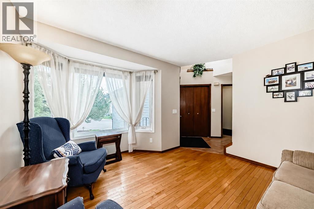 232 Macewan Ridge Close NW