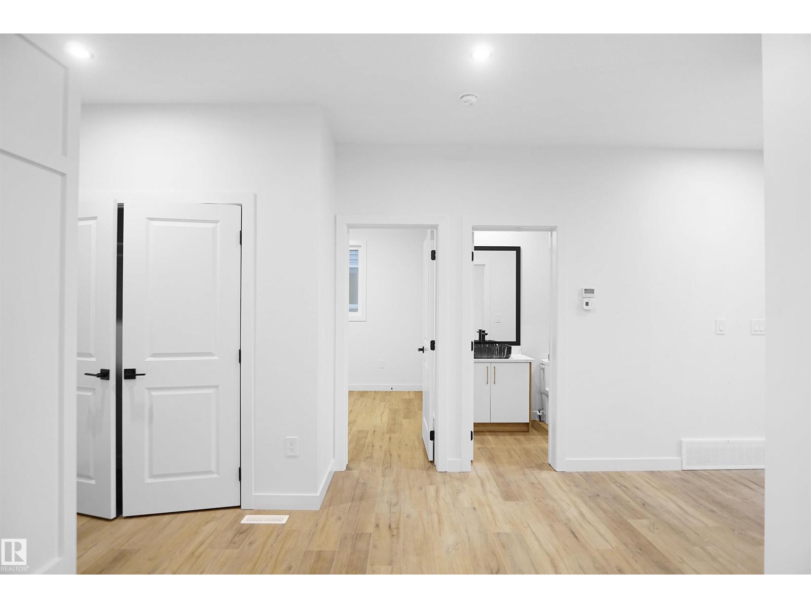 17 AXELWOOD CRESCENT