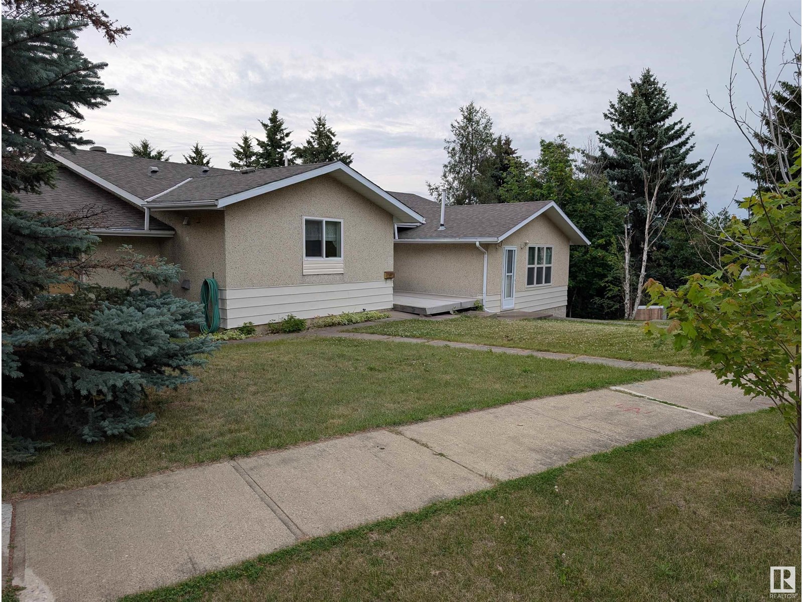 26 Louisbourg PL