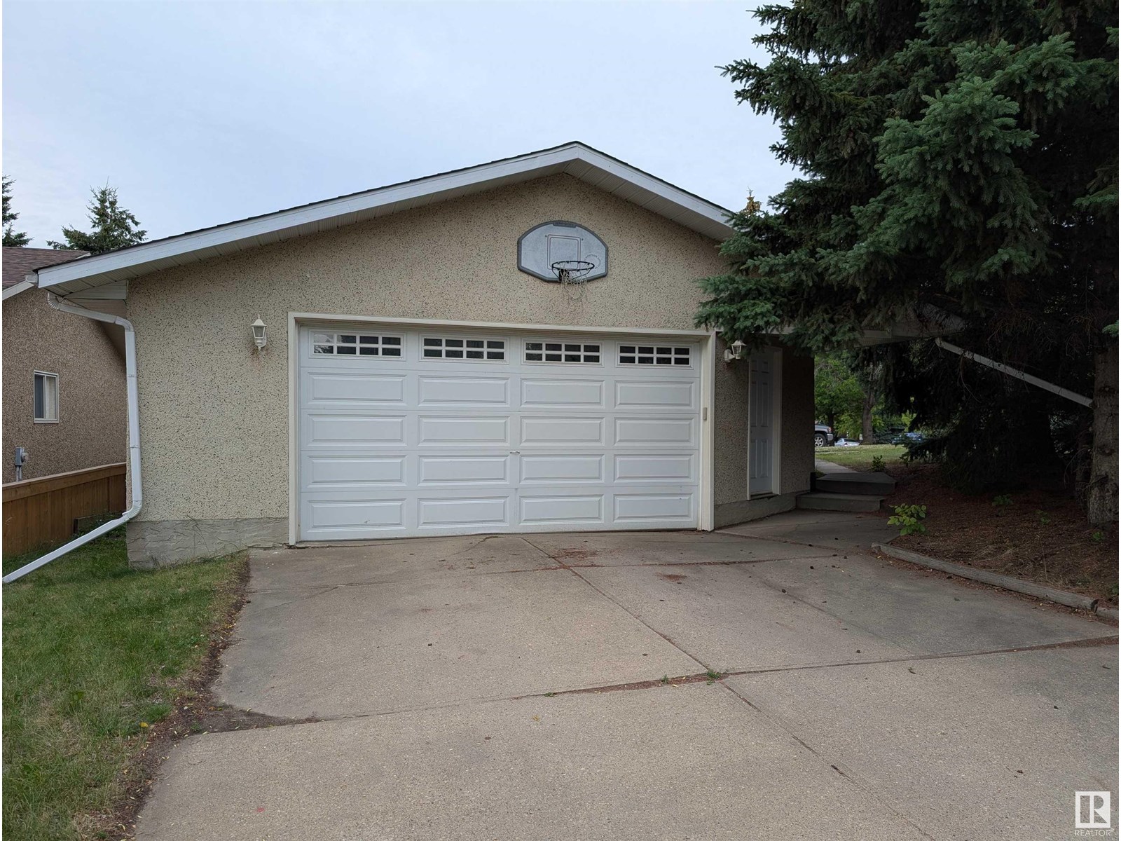 26 Louisbourg PL