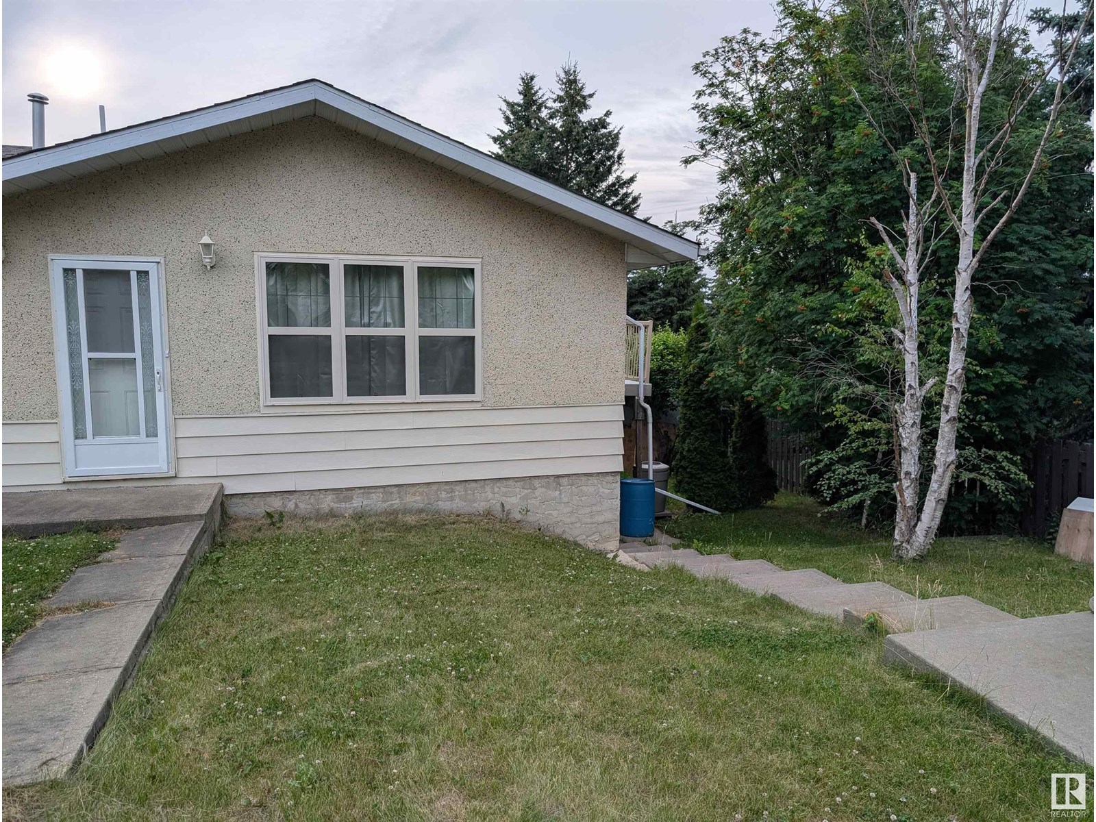 26 Louisbourg PL