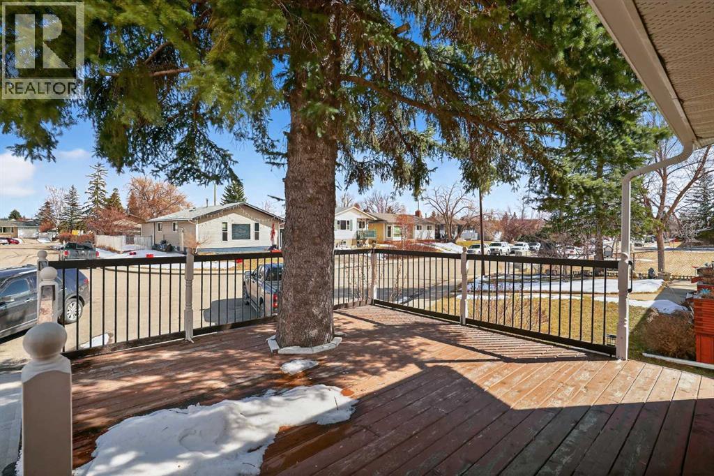 255 Penmeadows Close SE