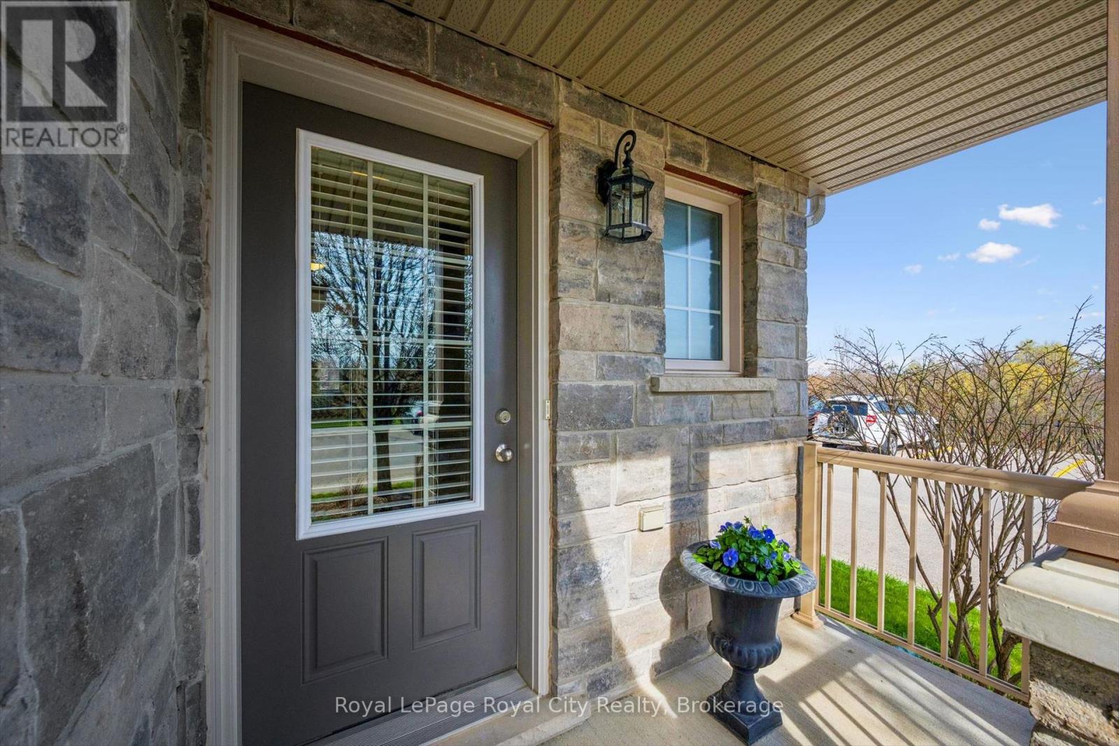 E18 - 6 UPPER MERCER STREET