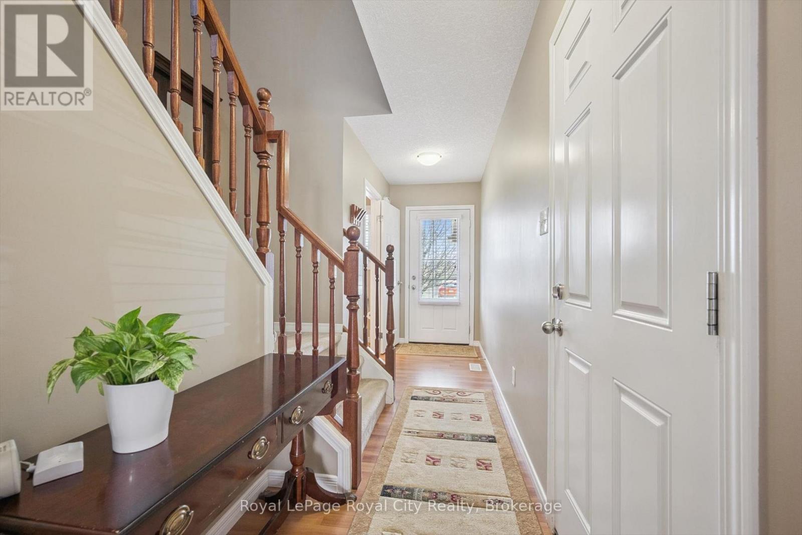 E18 - 6 UPPER MERCER STREET