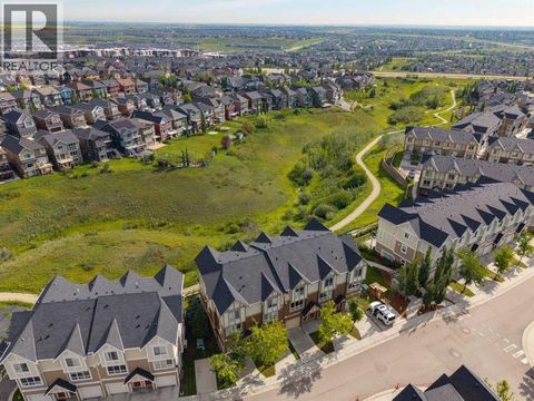 61 Sherwood Lane NW Calgary AB T3R0V3