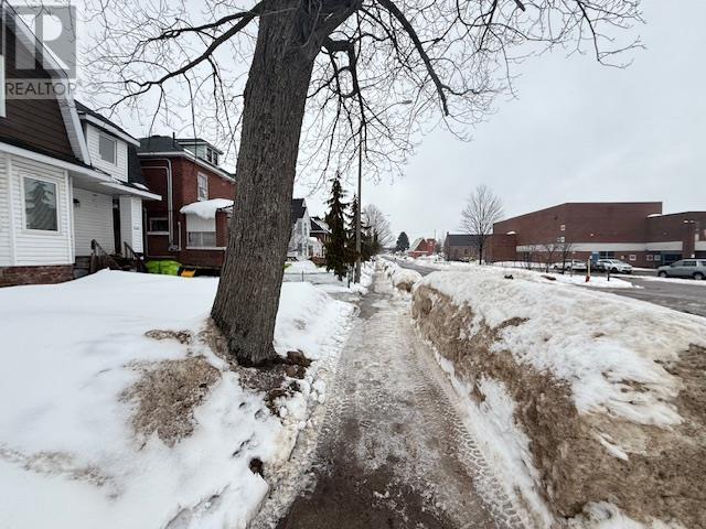 254 Albert ST W