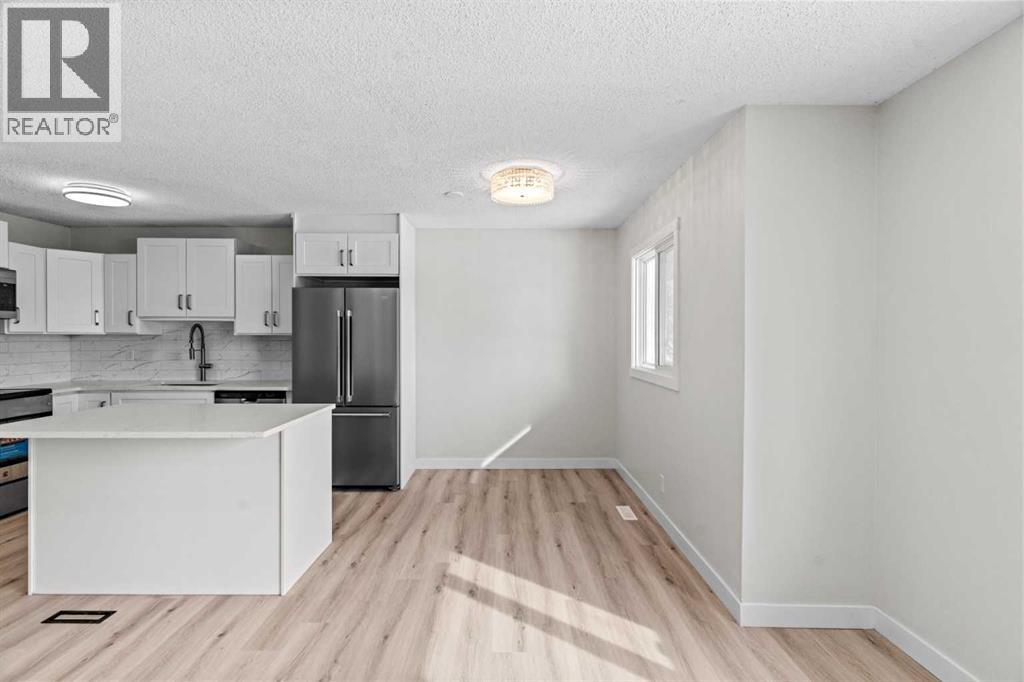 937 Marcombe Drive NE