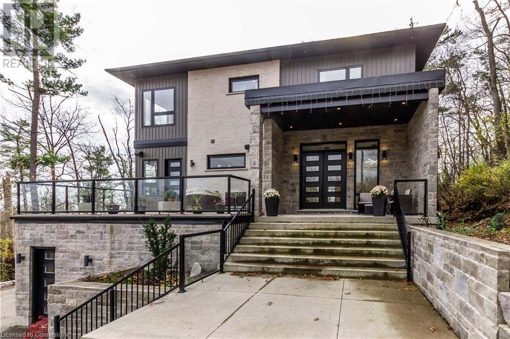 111 GRAND RIDGE Drive