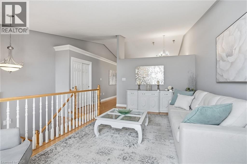 136 COURTNEY Crescent