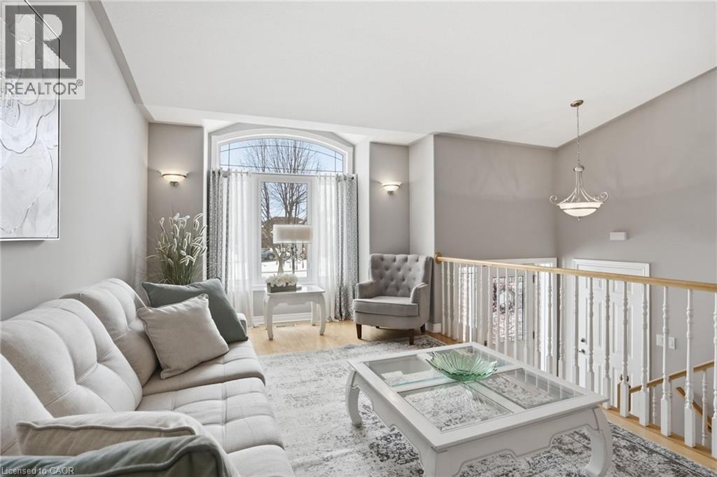 136 COURTNEY Crescent