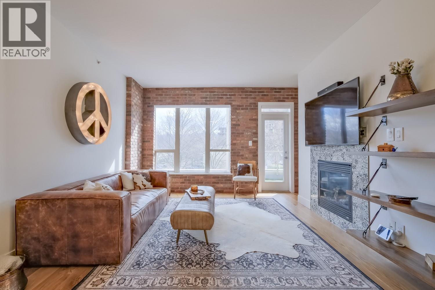 1160 Bernard Avenue Unit# 215