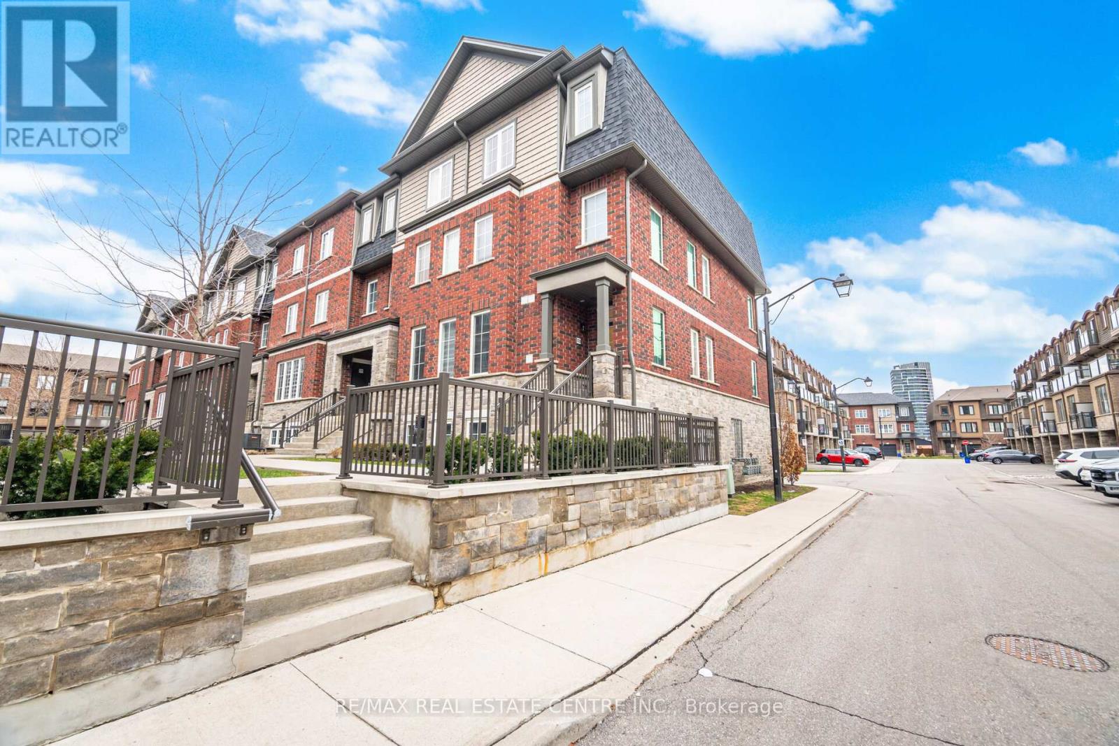 133 - 445 ONTARIO STREET S