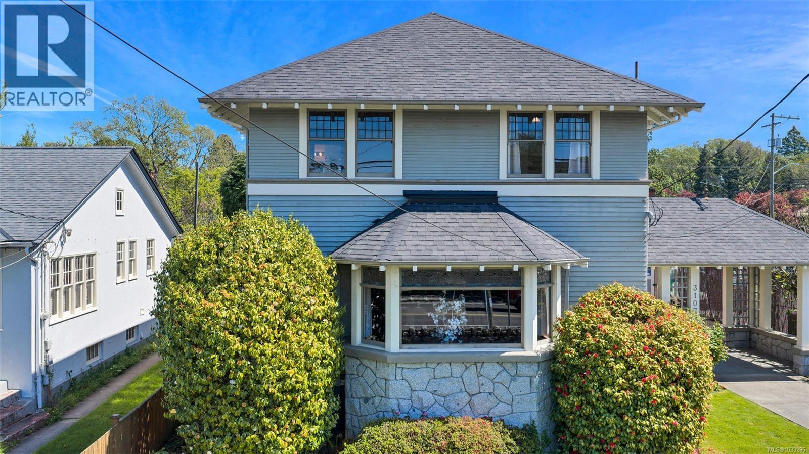 3107 Quadra St