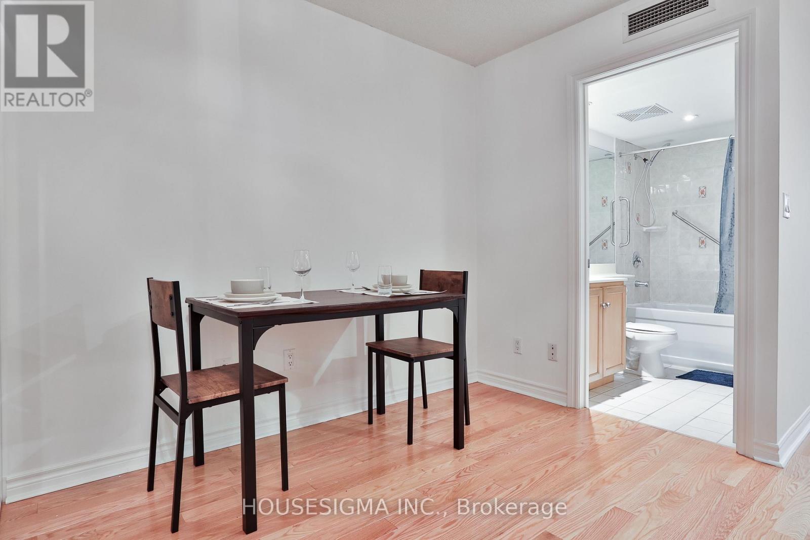 222 - 270 WELLINGTON ST STREET W