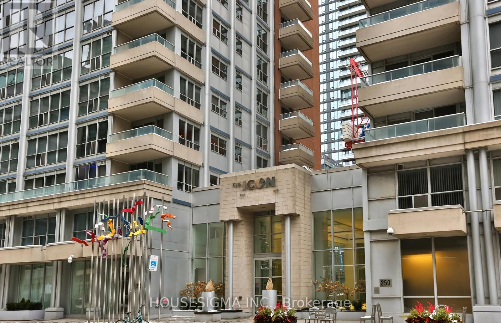 222 - 270 WELLINGTON ST STREET W