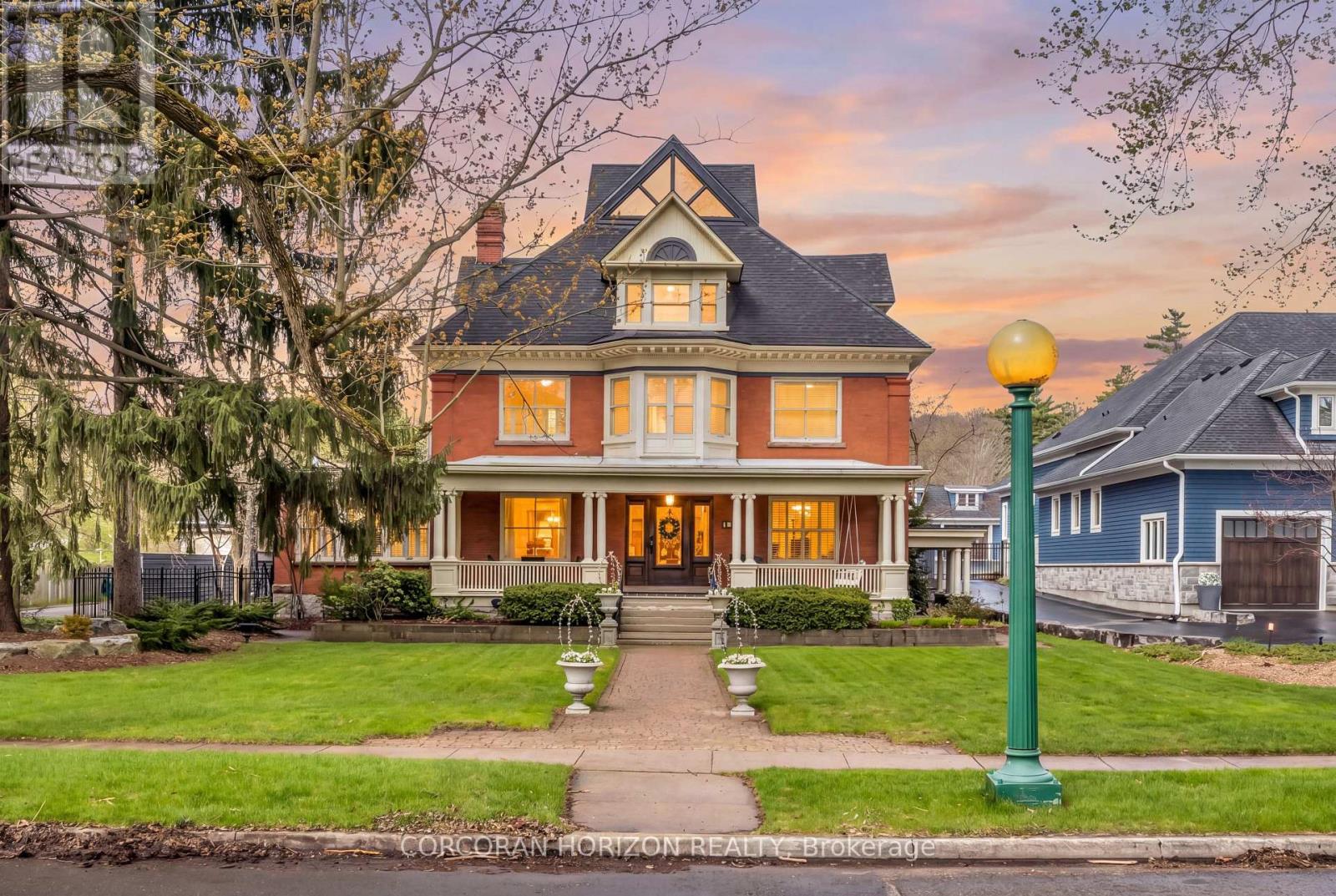 18 BRANT ROAD N