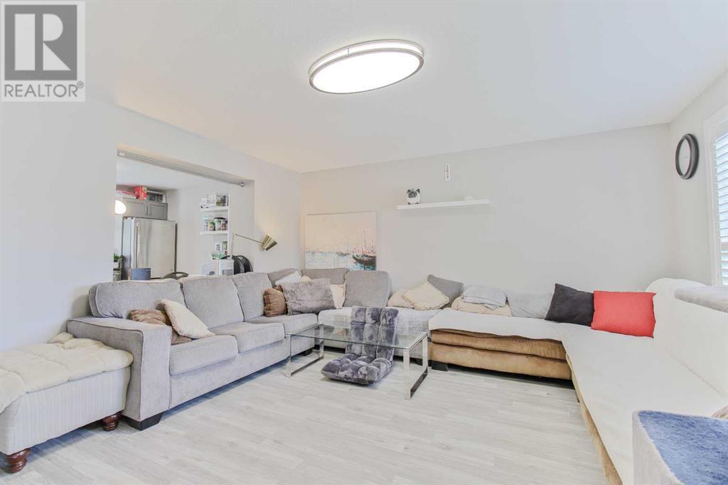 16, 275 Columbia Boulevard W