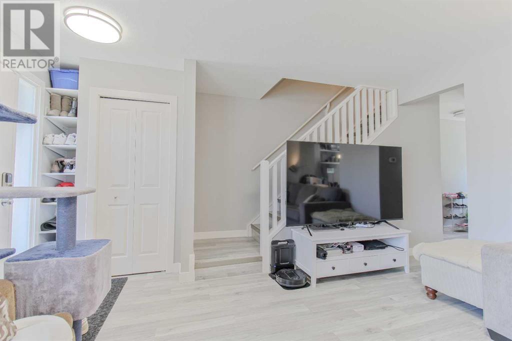 16, 275 Columbia Boulevard W