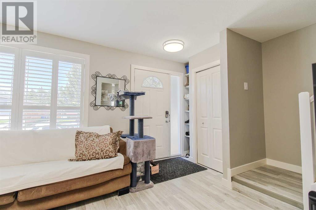 16, 275 Columbia Boulevard W