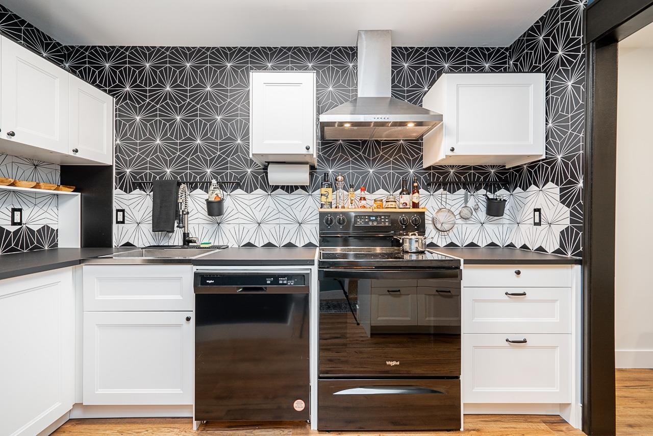 301 1561 VIDAL STREET