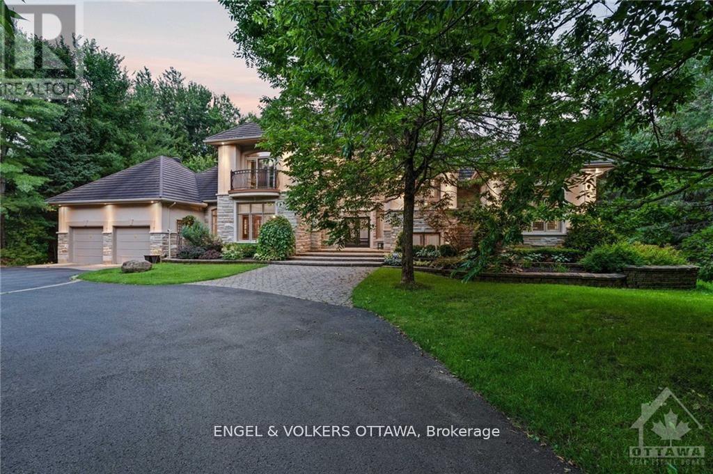 5800 QUEENSCOURT CRESCENT