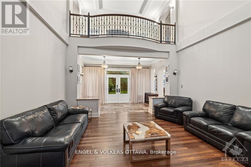 5800 QUEENSCOURT CRESCENT
