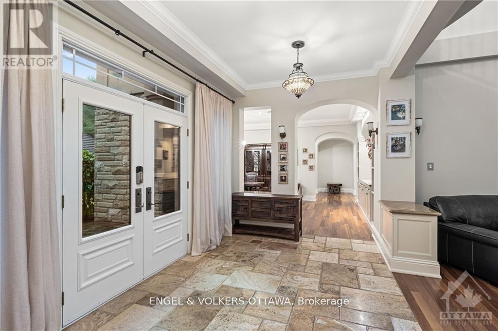 5800 QUEENSCOURT CRESCENT