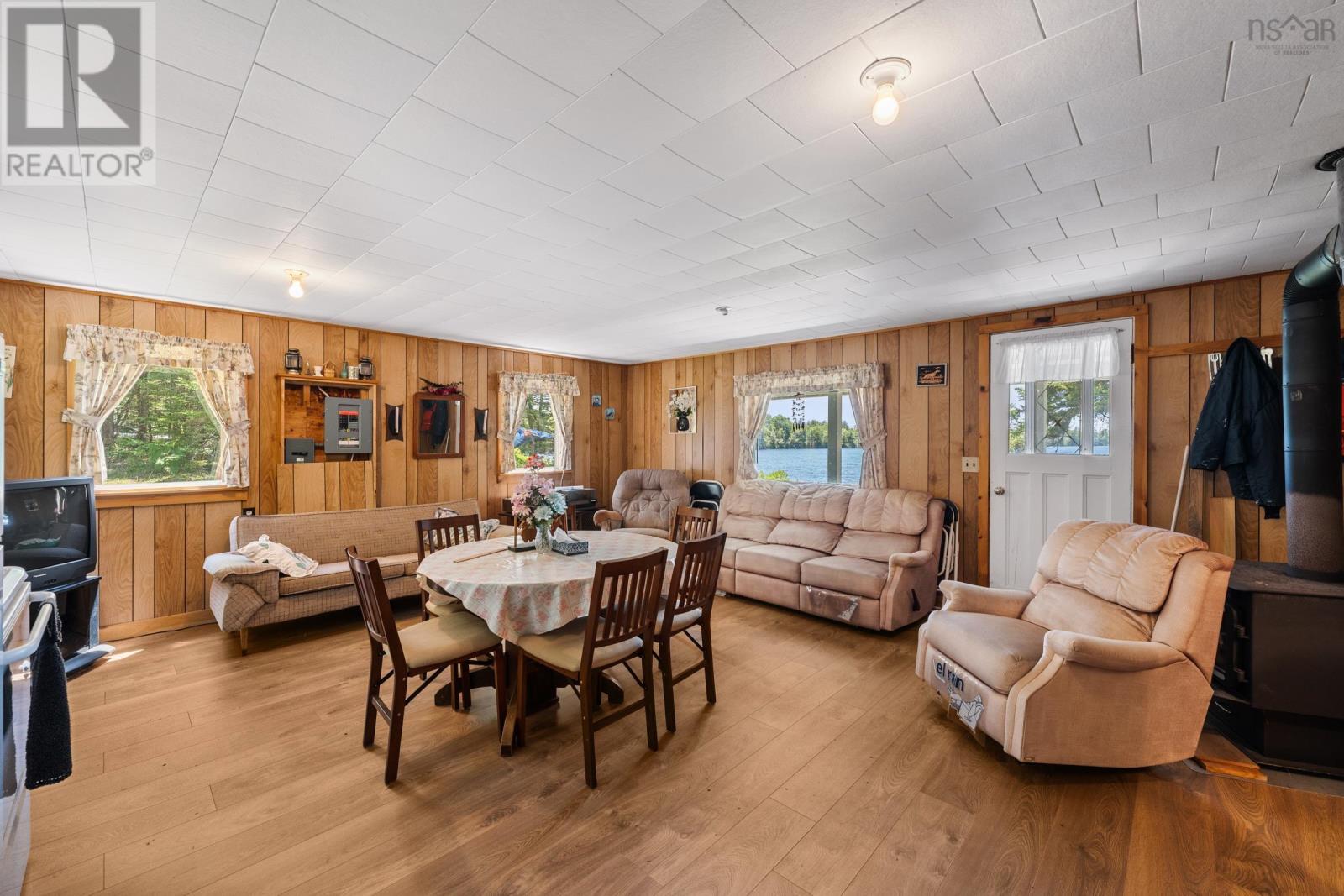39 Boarsback Lake Road