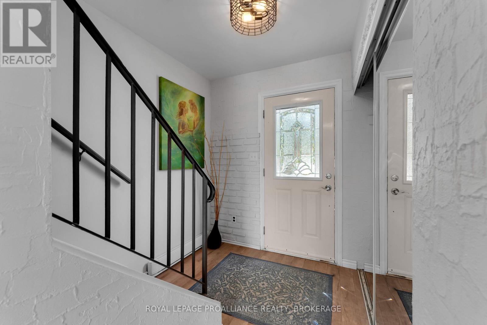 369 WILLIAM STREET N