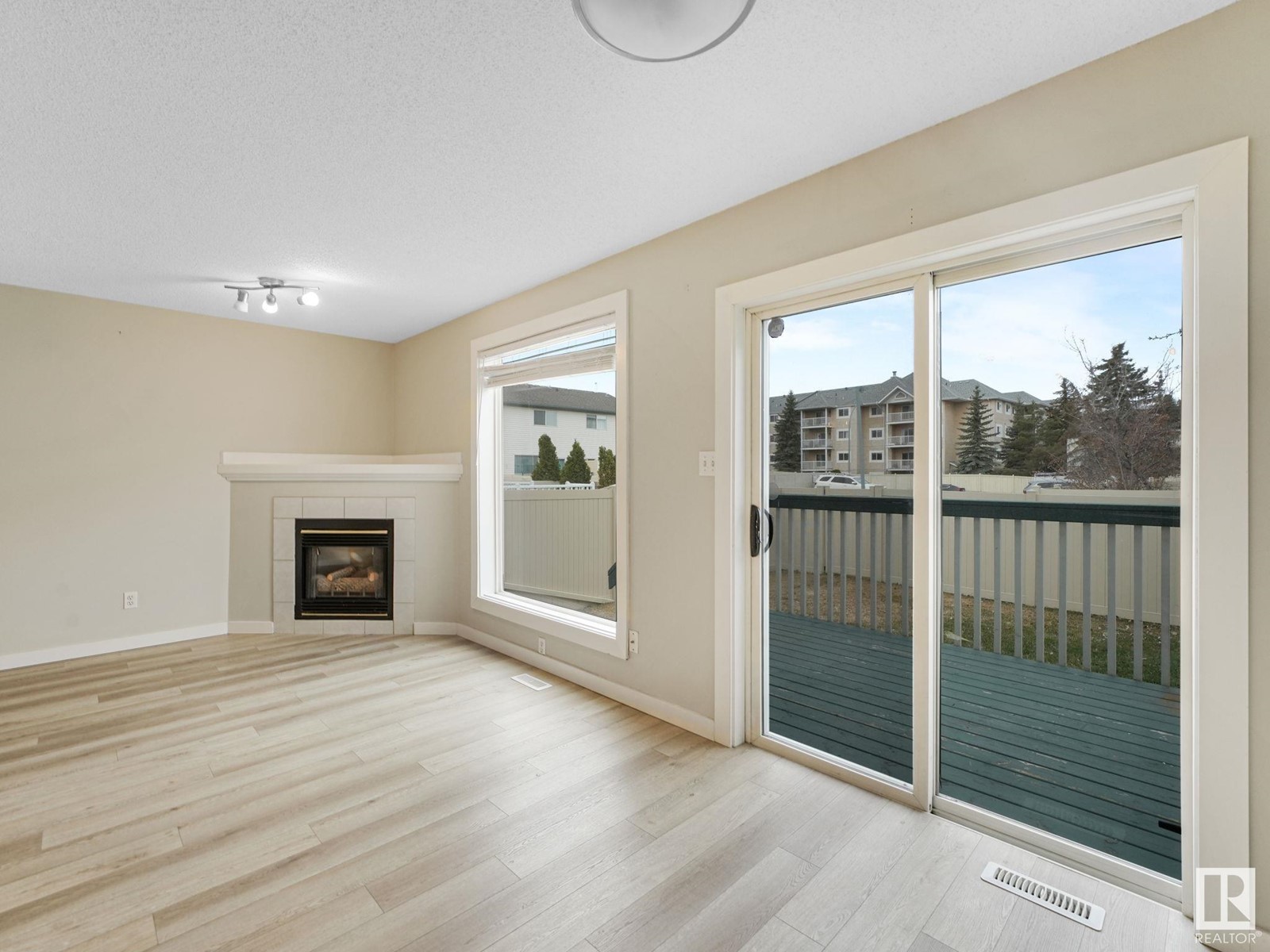 #45 15215 126 ST NW