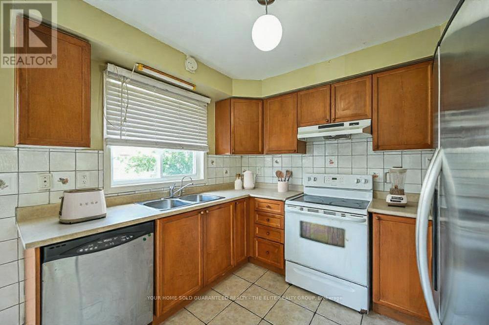 73 BOTAVIA DOWNS DRIVE