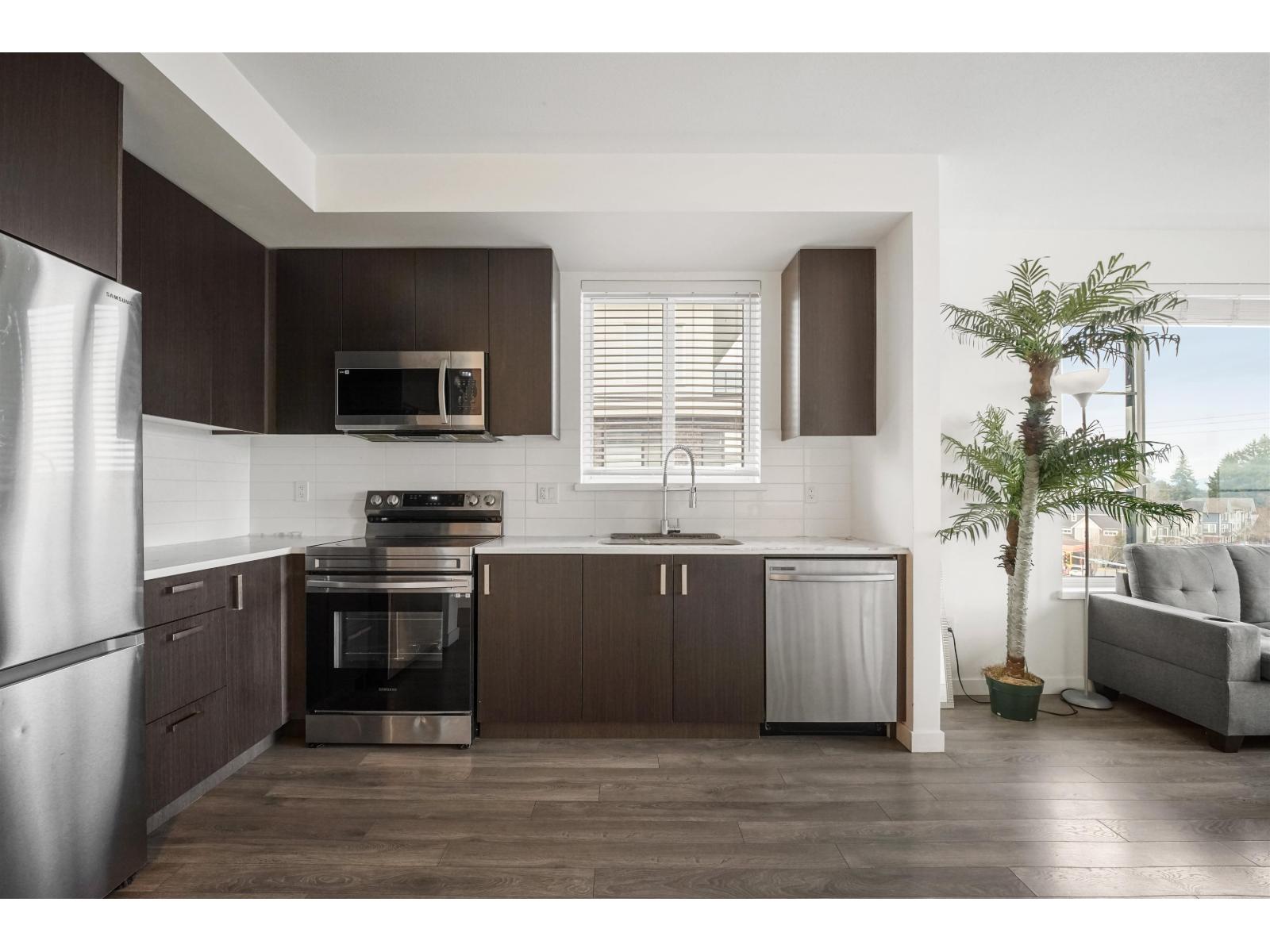 501 15858 FRASER HIGHWAY