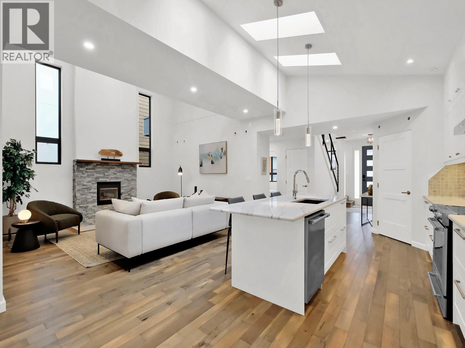 700 CHURCHILL Avenue