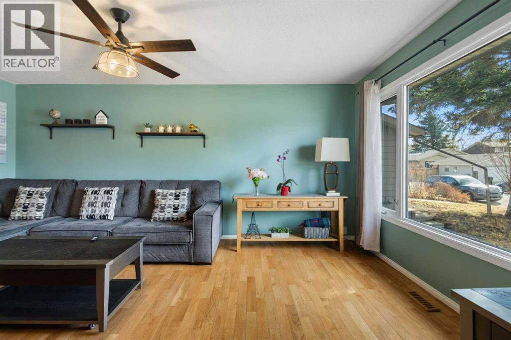 16 Midridge Gardens SE