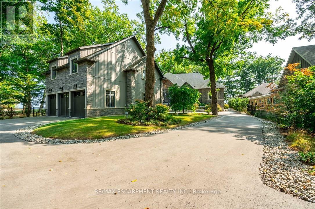 2735 VIMY ROAD