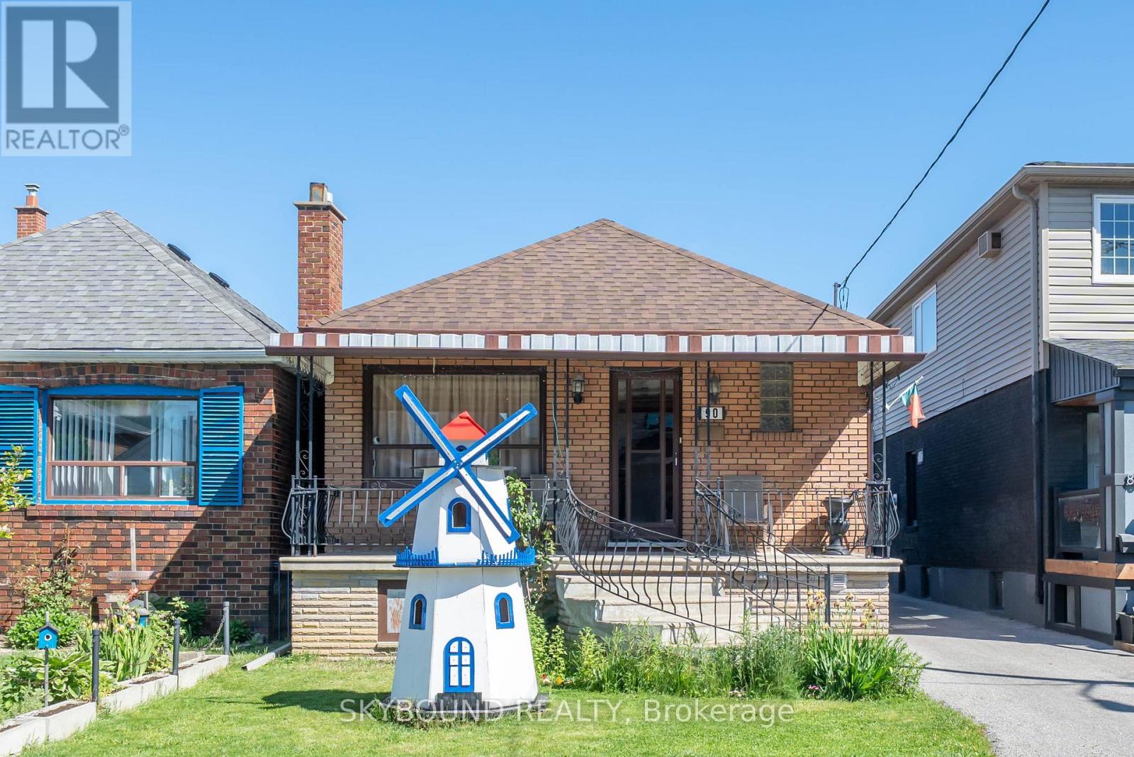Photo 1 of 24 — 90 YPRES ROAD, Toronto (Keelesdale-Eglinton West), ON M6M1P3