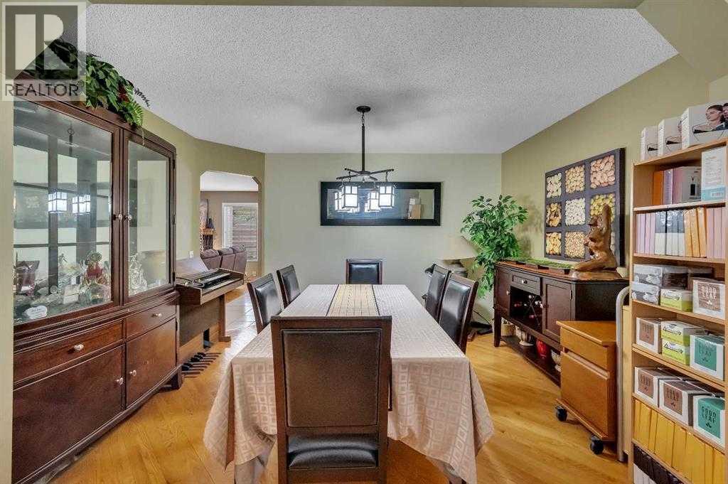 166 Somerset Drive SW