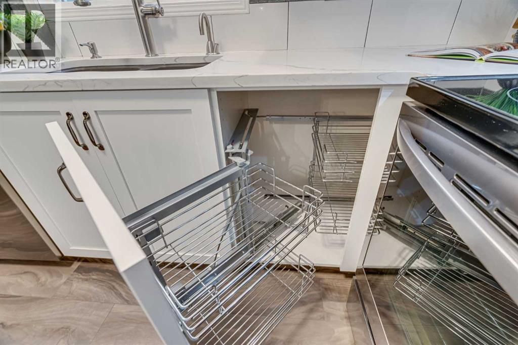 8128, 304 Mackenzie Way SW