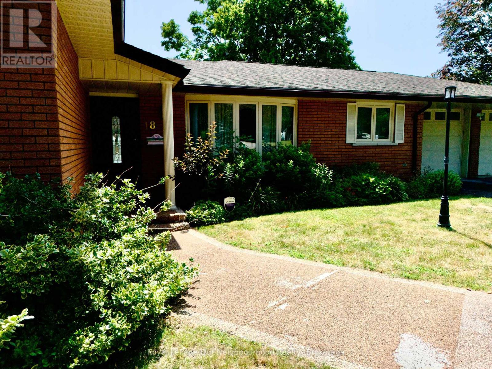 18 ROSECLIFF COURT