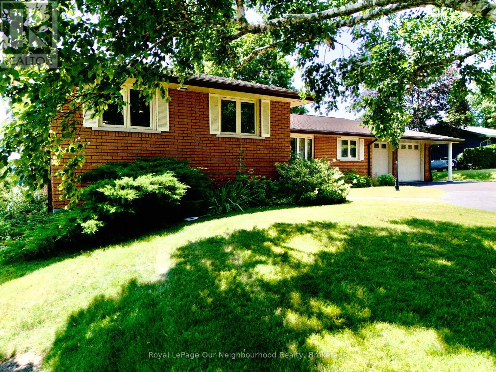 18 ROSECLIFF COURT