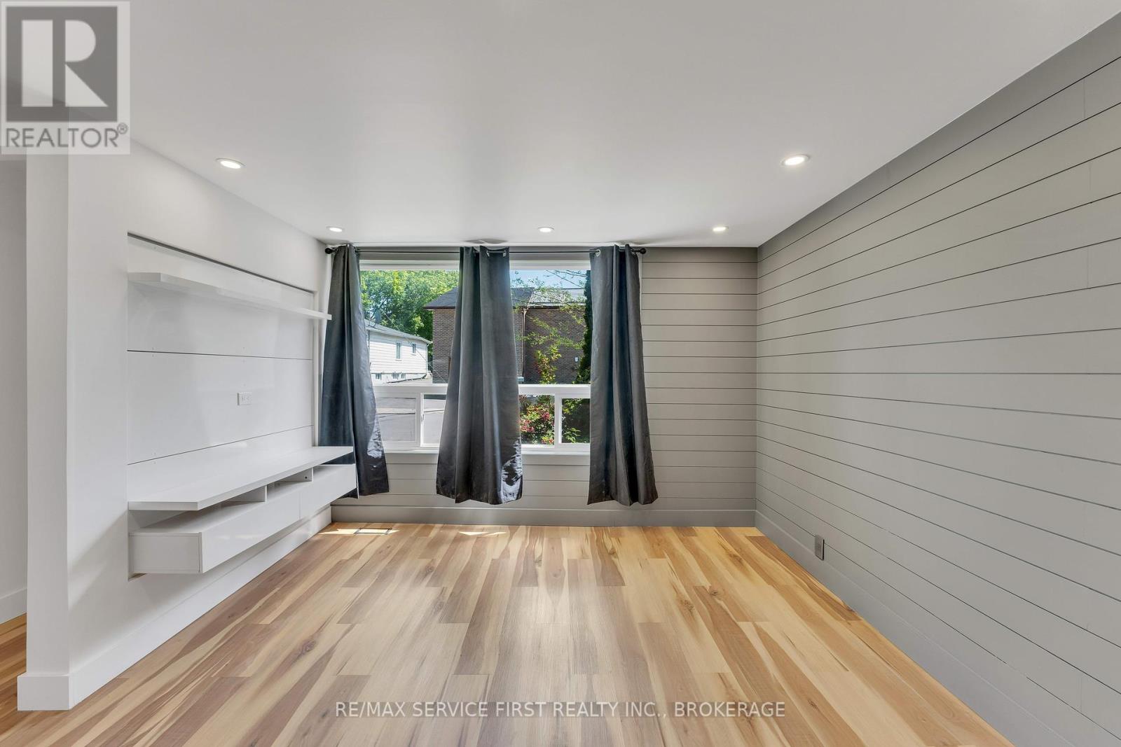 211 RAGLAN ROAD