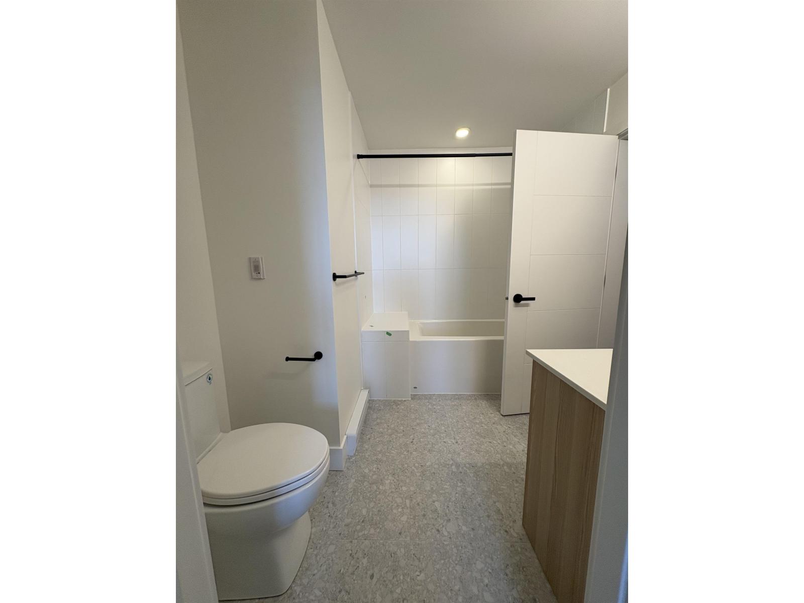 622 20769 FRASER HIGHWAY