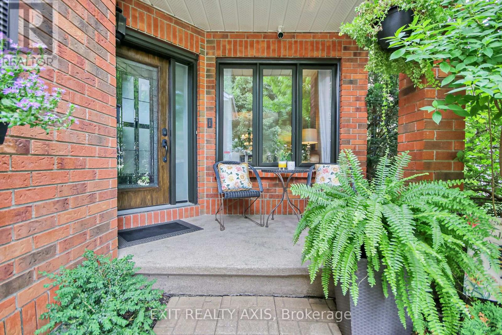 155 LONGSHIRE CIRCLE