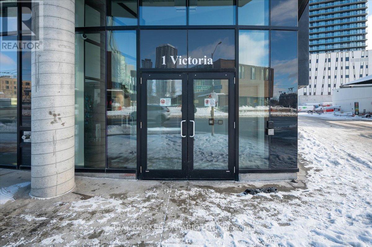 203 - 1 VICTORIA STREET S