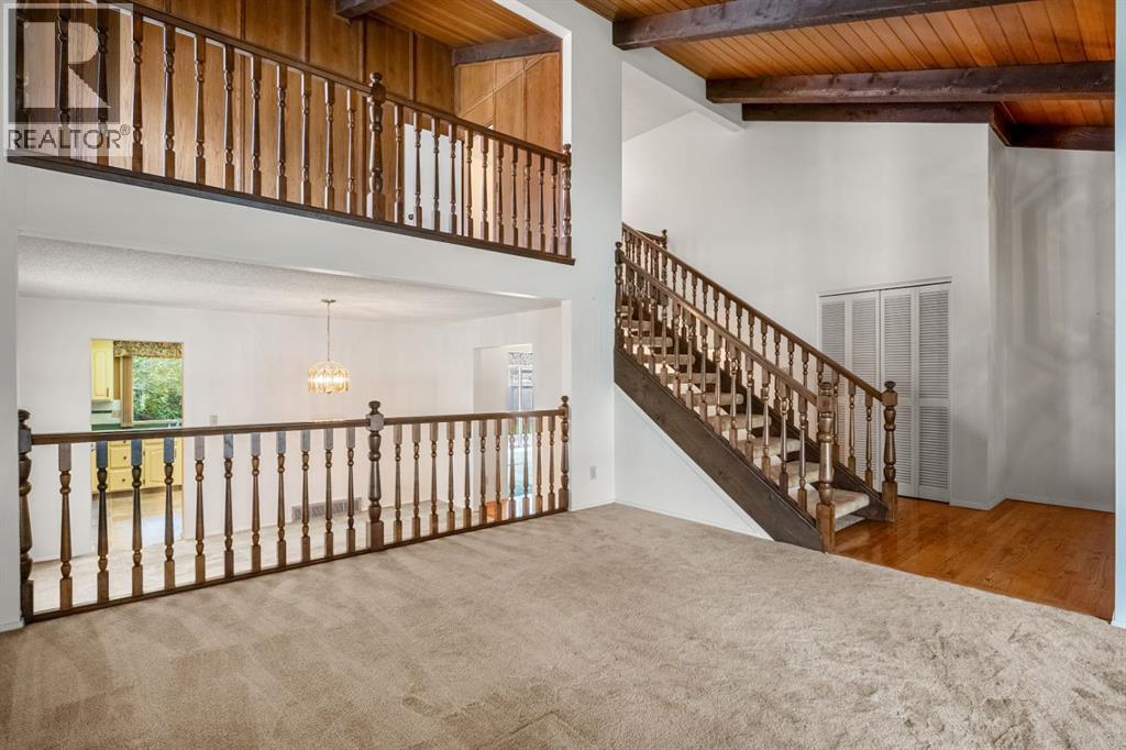 409 Lake Simcoe Crescent SE